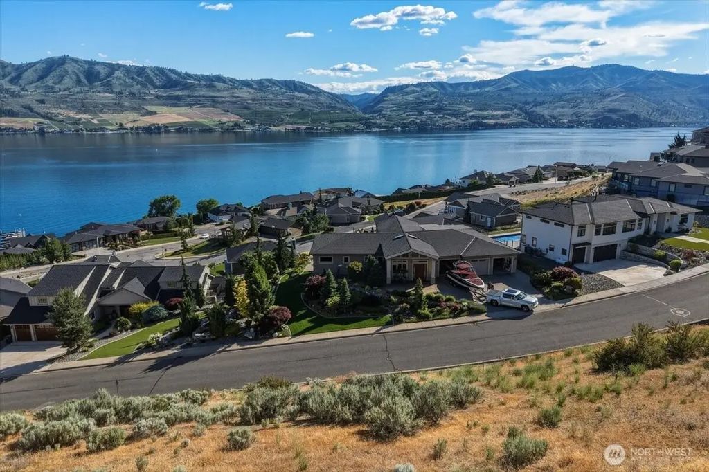 112 Crystal Crest Drive, Chelan
