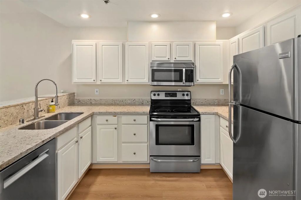 1006 37th Street Se B, Auburn