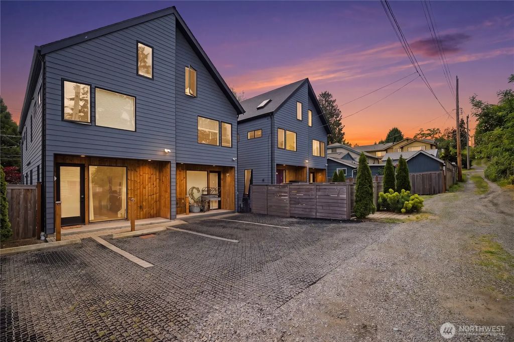 918 N 100th Street B, Seattle