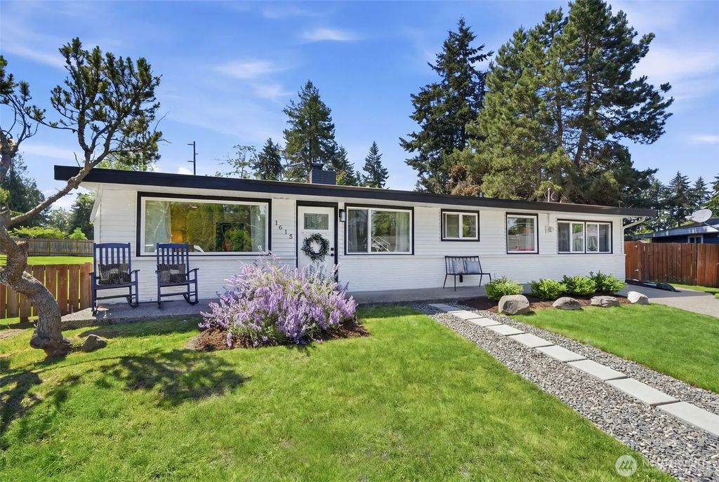 1615 N 196th Place, Shoreline