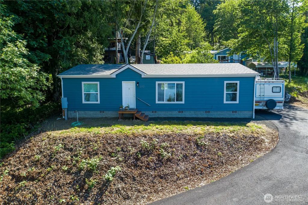 190 Midway Lane E, Shelton