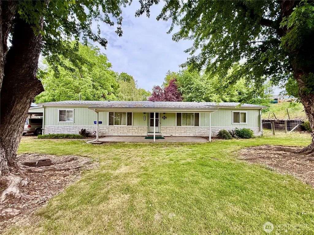 321 Bruce Street, Waitsburg