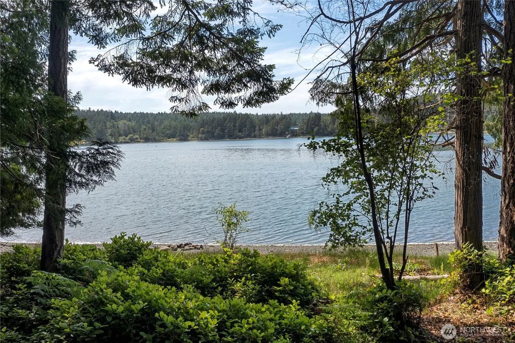 16 Driftwood Shores, Henry Island