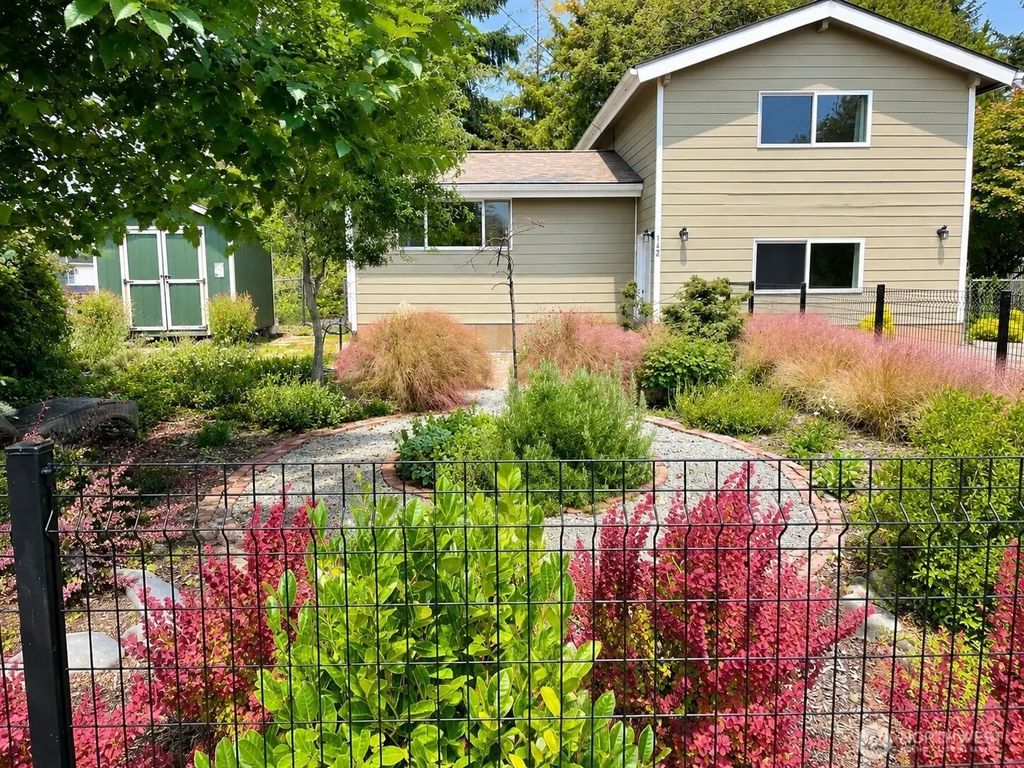 142 N Port Loop Nw, Ocean Shores