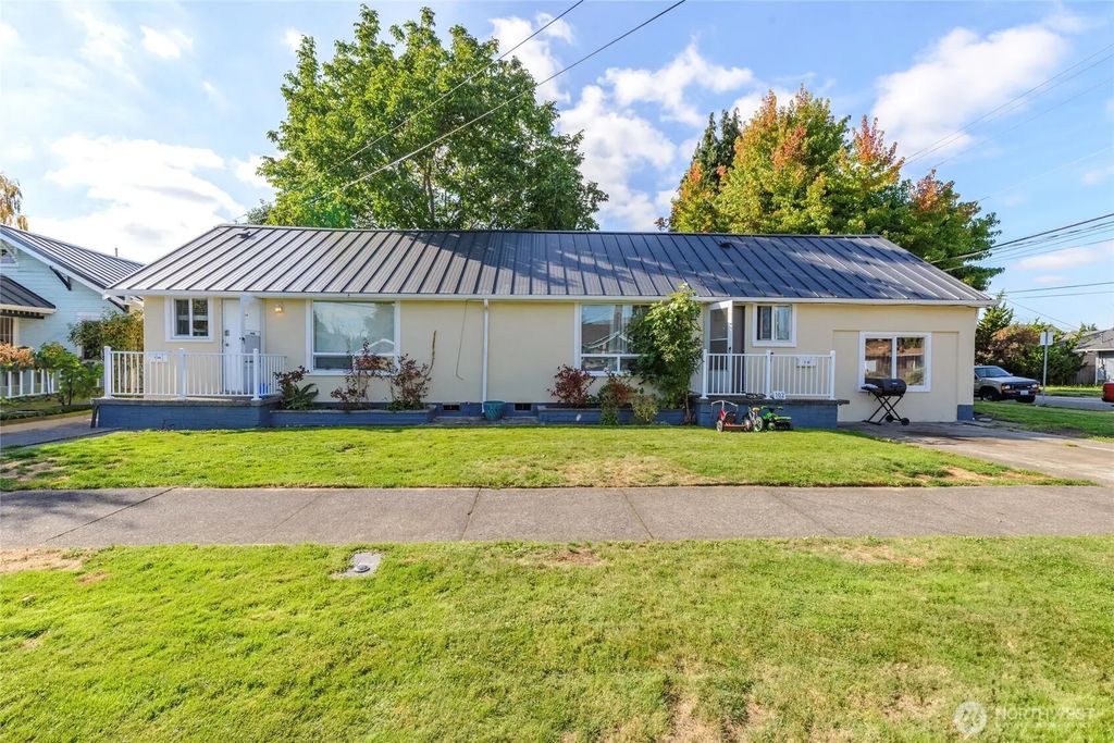 102 & 104 9th Street Sw, Puyallup