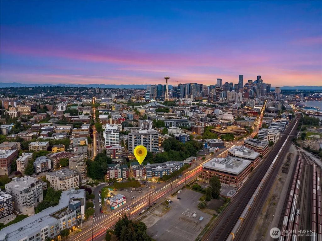 524 6th Avenue W 210, Seattle