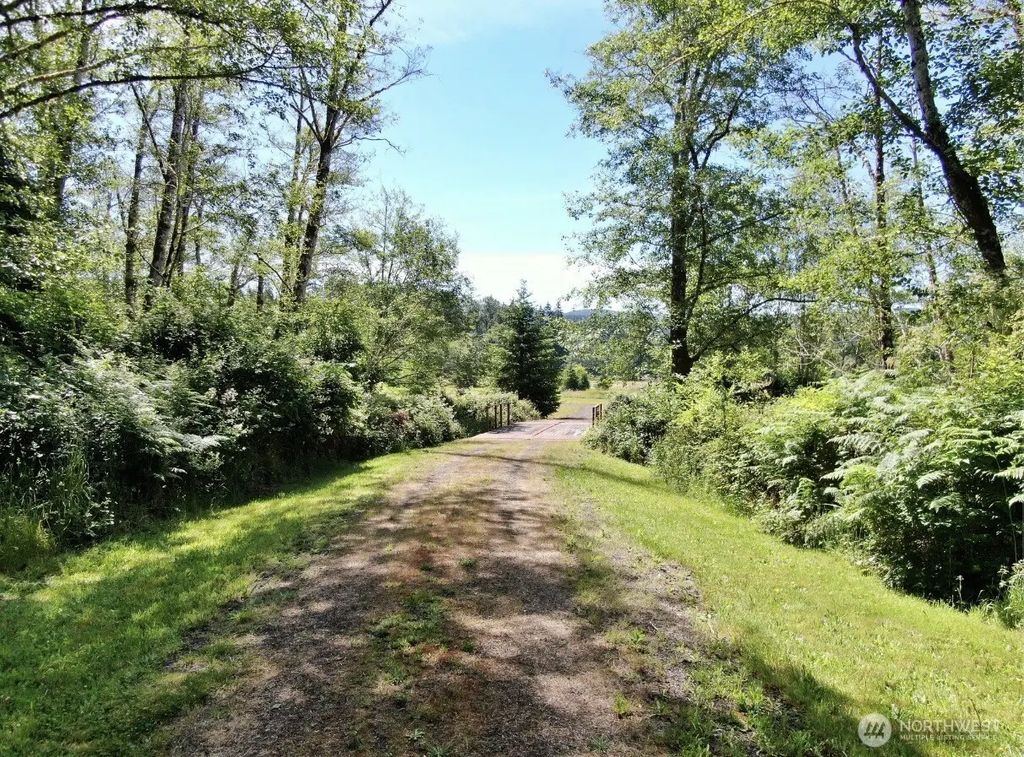 570 Elk Prairie Road, Raymond
