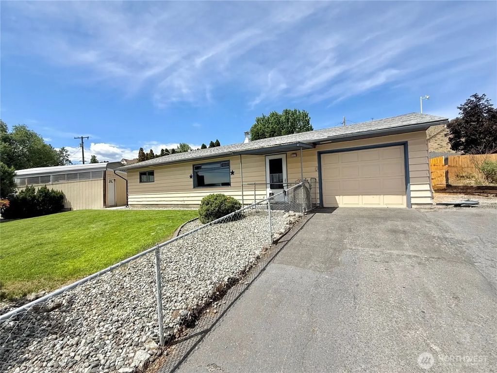 703 Sunrise Drive, Omak
