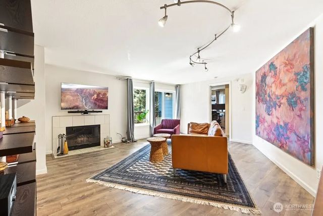 3045 20th Avenue W 202, Seattle