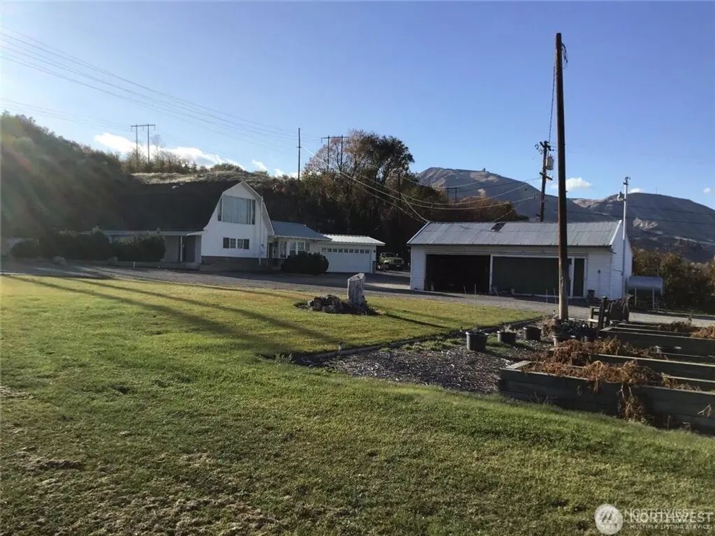 2627 Malaga Alcoa Highway, Malaga