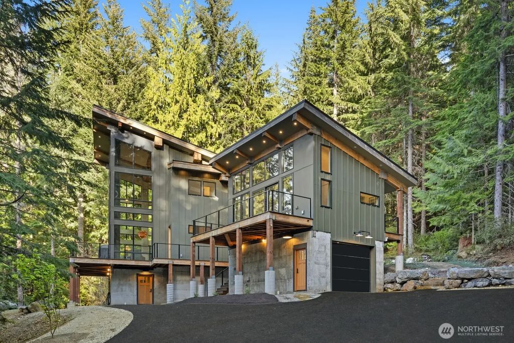 2982 Kachess Lake Road, Easton