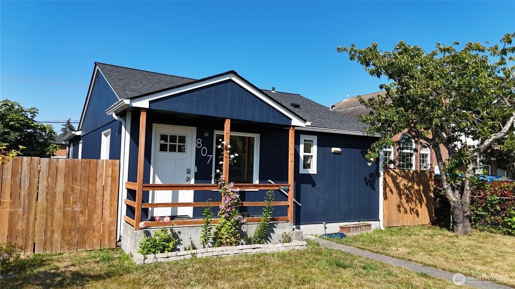 807 Georgiana St, Port Angeles