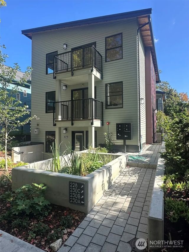 228 21st Avenue E, Seattle