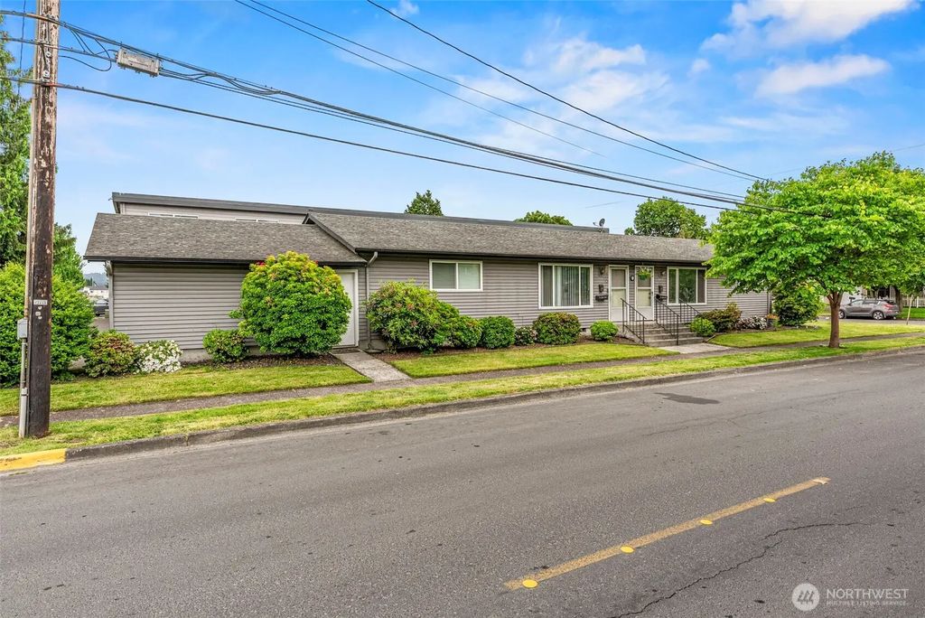 733 Delaware Street, Longview