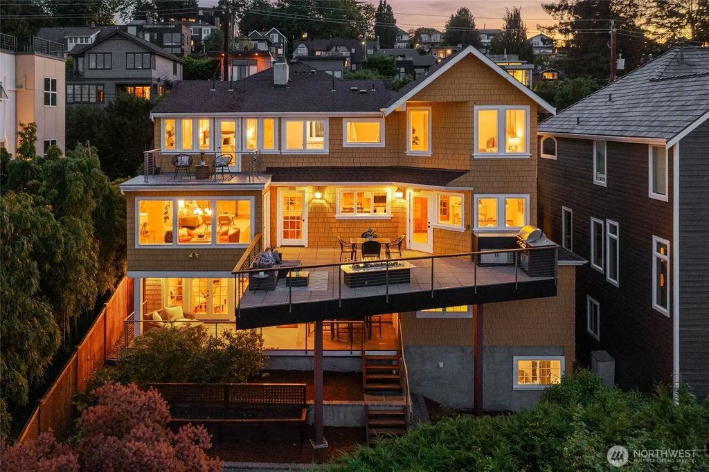 1126 33rd Avenue S, Seattle