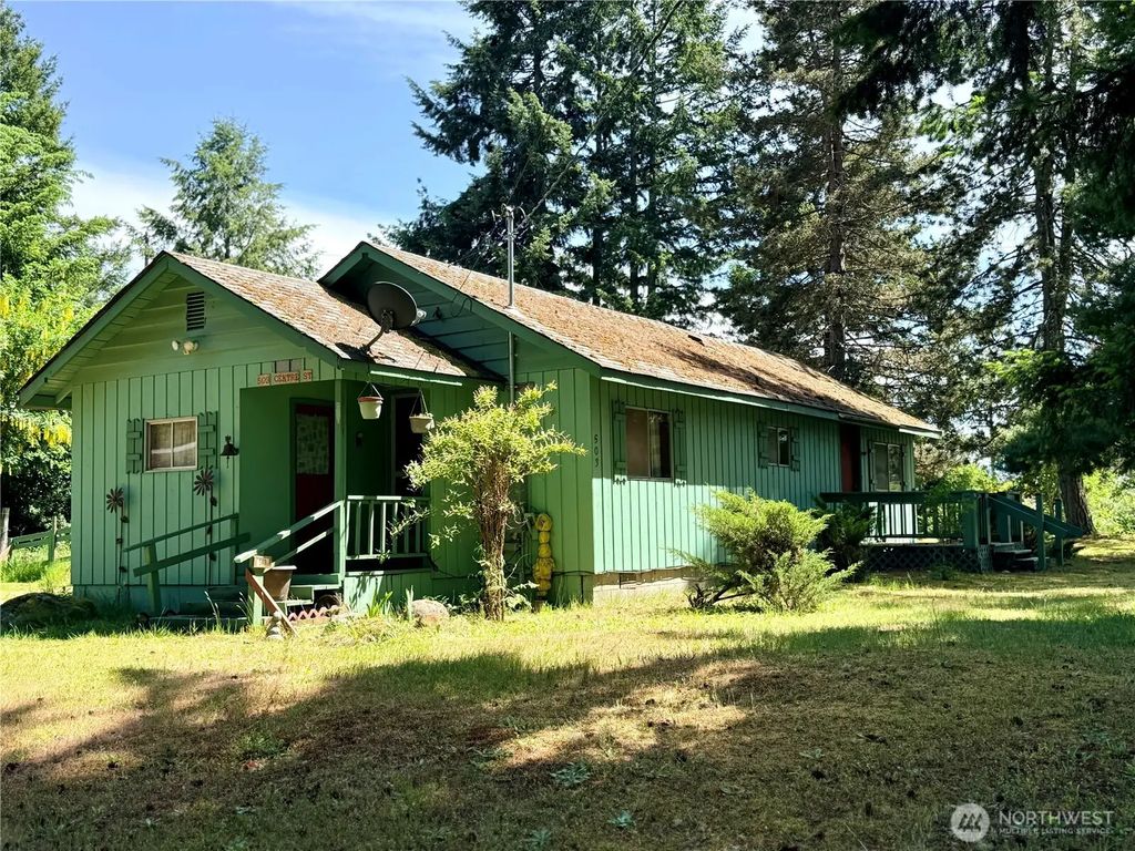 503 Centre Street N, Rainier