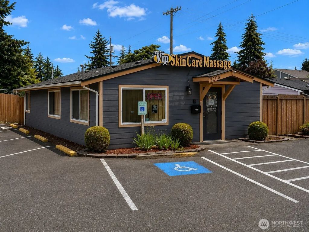 5208 100th Street Sw, Lakewood