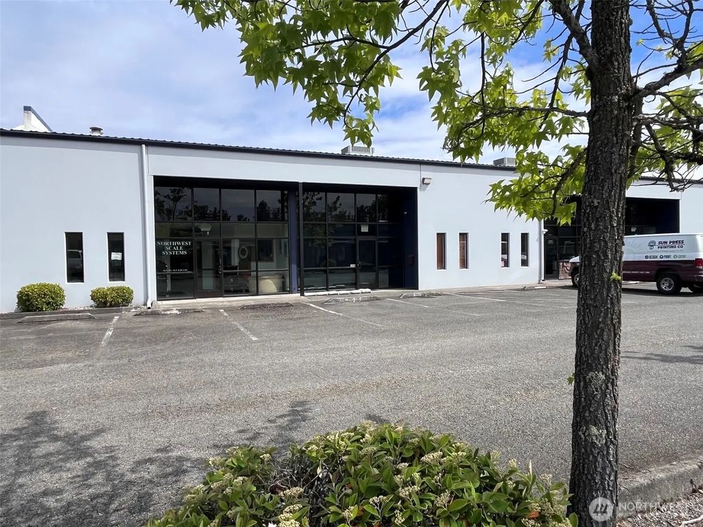 1721 W Valley Highway 5, Auburn