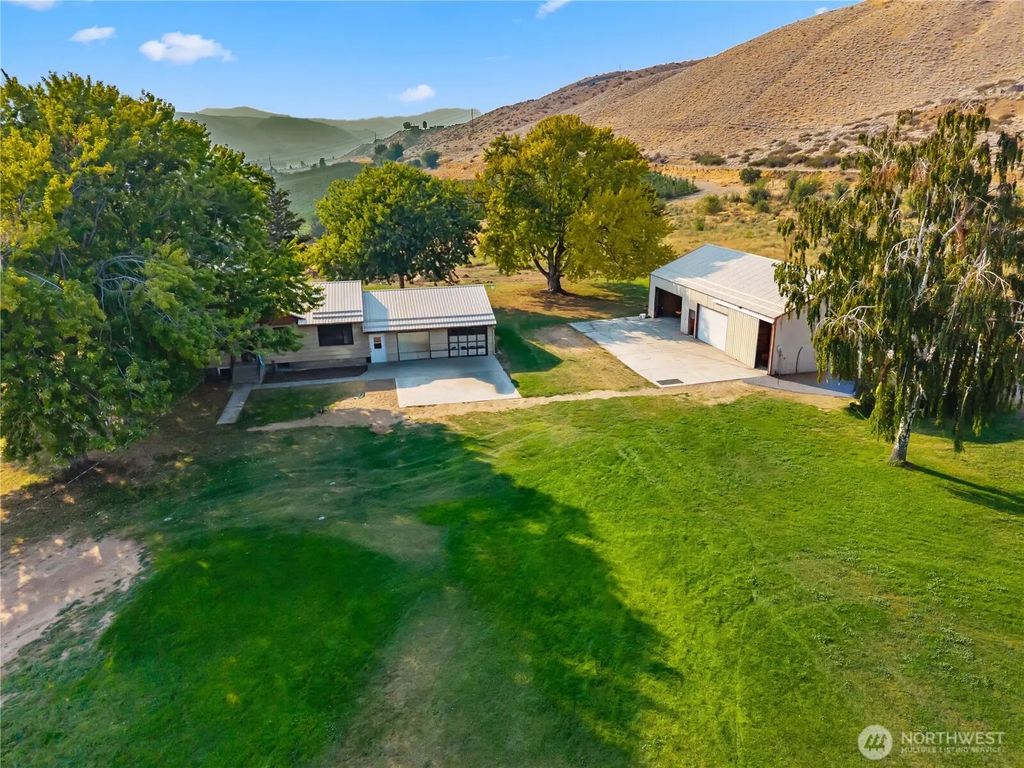 1550 Pear Lane, Rock Island