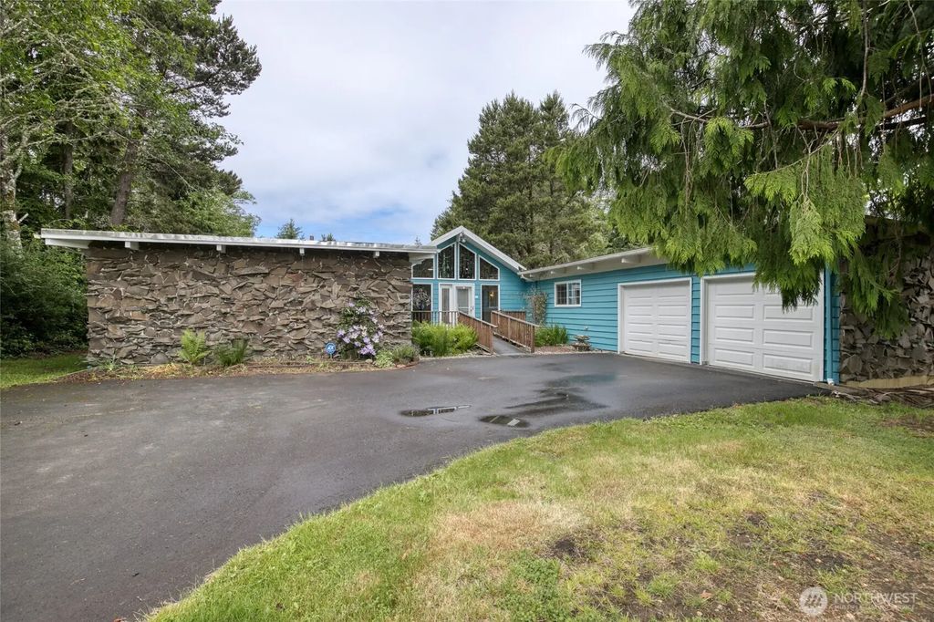 18 Sunset Boulevard, Hoquiam