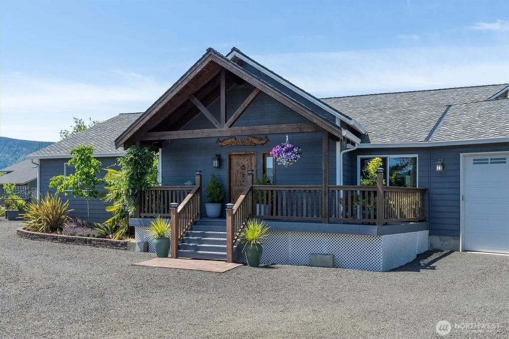 268 S Welcome Slough Road, Cathlamet