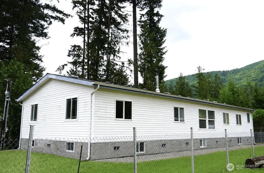 8375 Golden Valley Boulevard, Maple Falls
