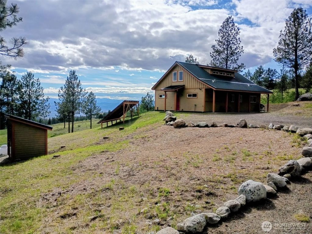 359 Bandtman Road, Tonasket