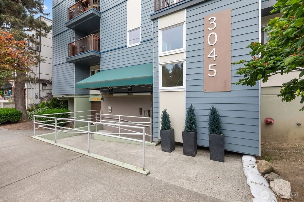 3045 20th Avenue W 209, Seattle