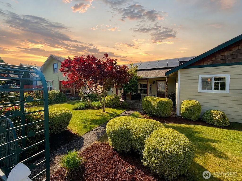260 Lincoln Avenue E, Tenino