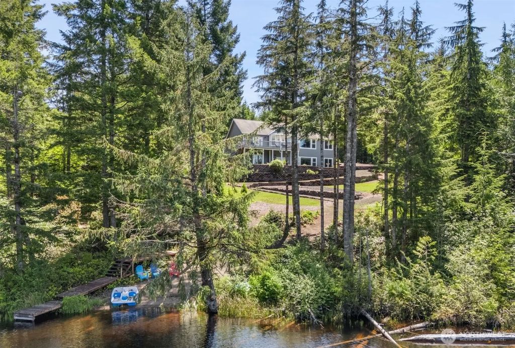 341 W Reeves Hill Drive, Shelton