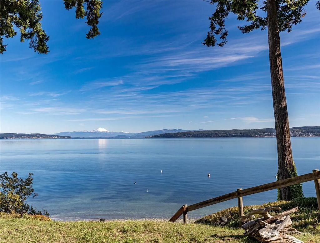 159 S Harrington Lagoon Road, Coupeville
