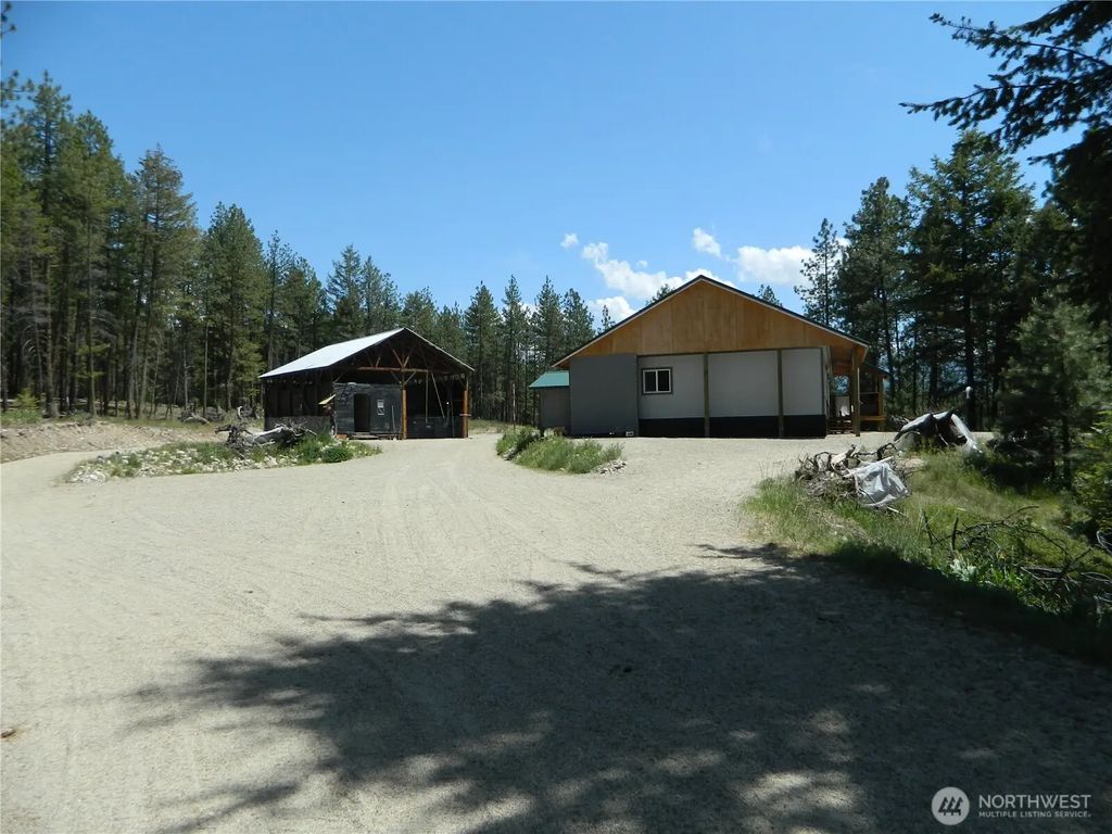16 Summit Lake Road, Tonasket