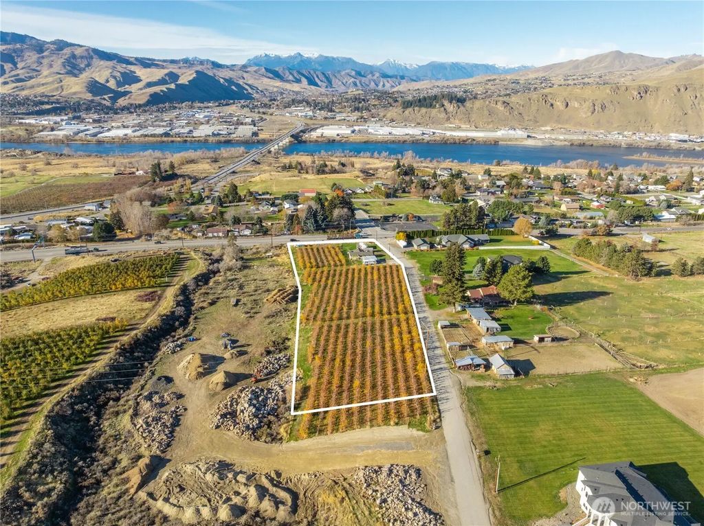 20 Blue Grade Road, East Wenatchee