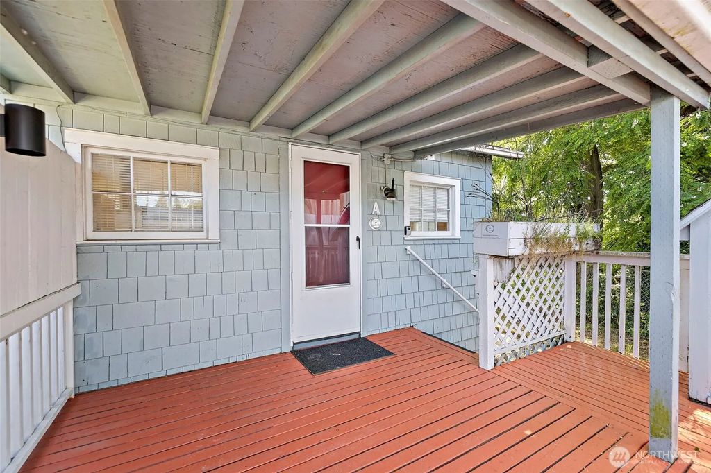 10346 Midvale Avenue N, Seattle