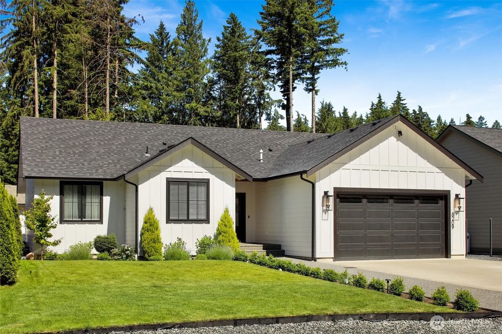 8209 Colfax Court, Maple Falls
