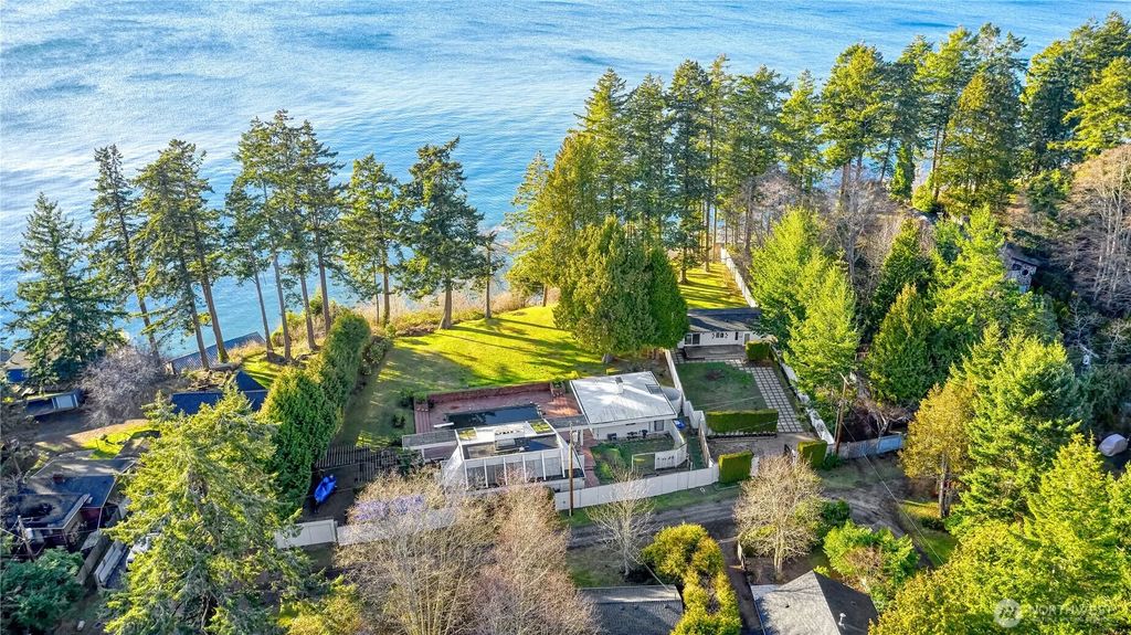 345 Gulf View Crescent, Point Roberts