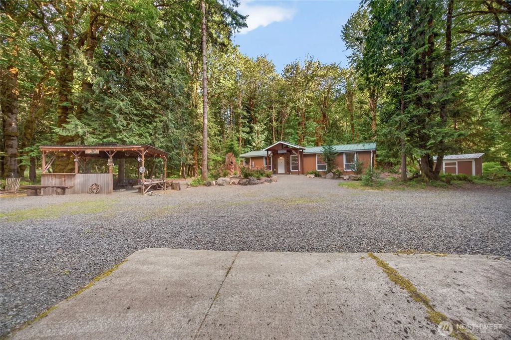 128 Riverview Drive, Packwood