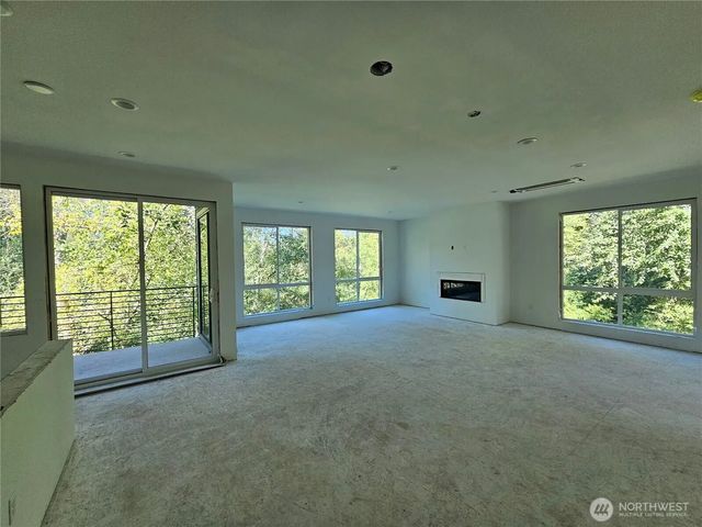 14892 Hs#7 Ne 2nd Court, Bellevue