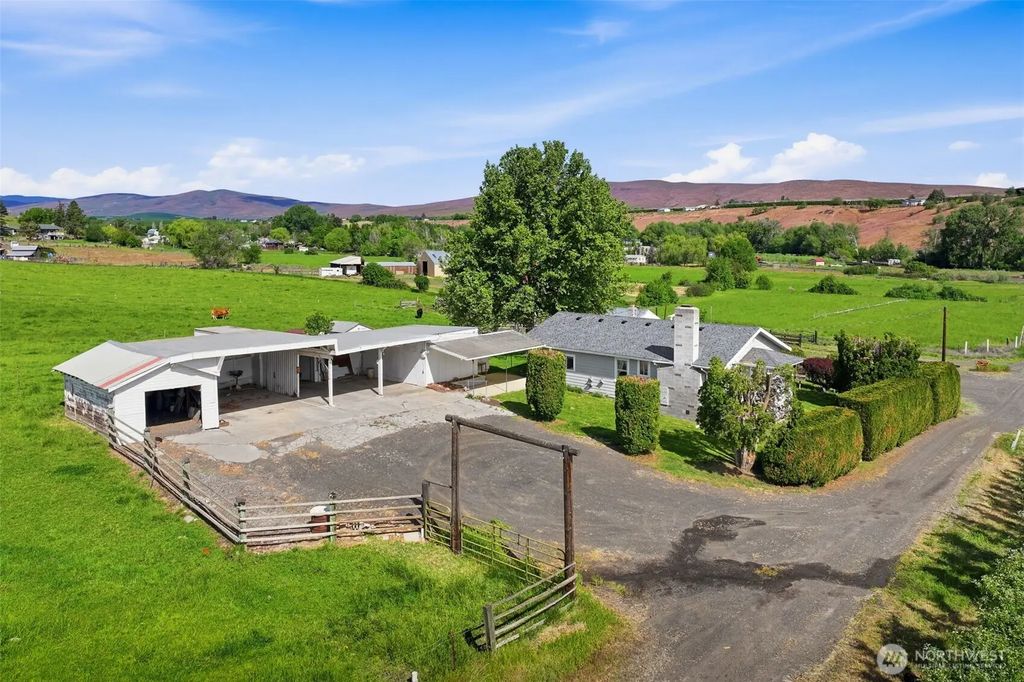 13608 Wide Hollow Road, Yakima