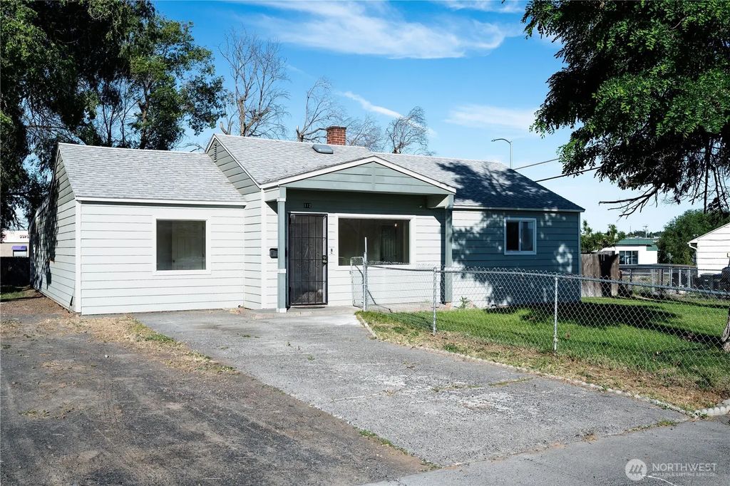 112 W Loop Drive, Moses Lake