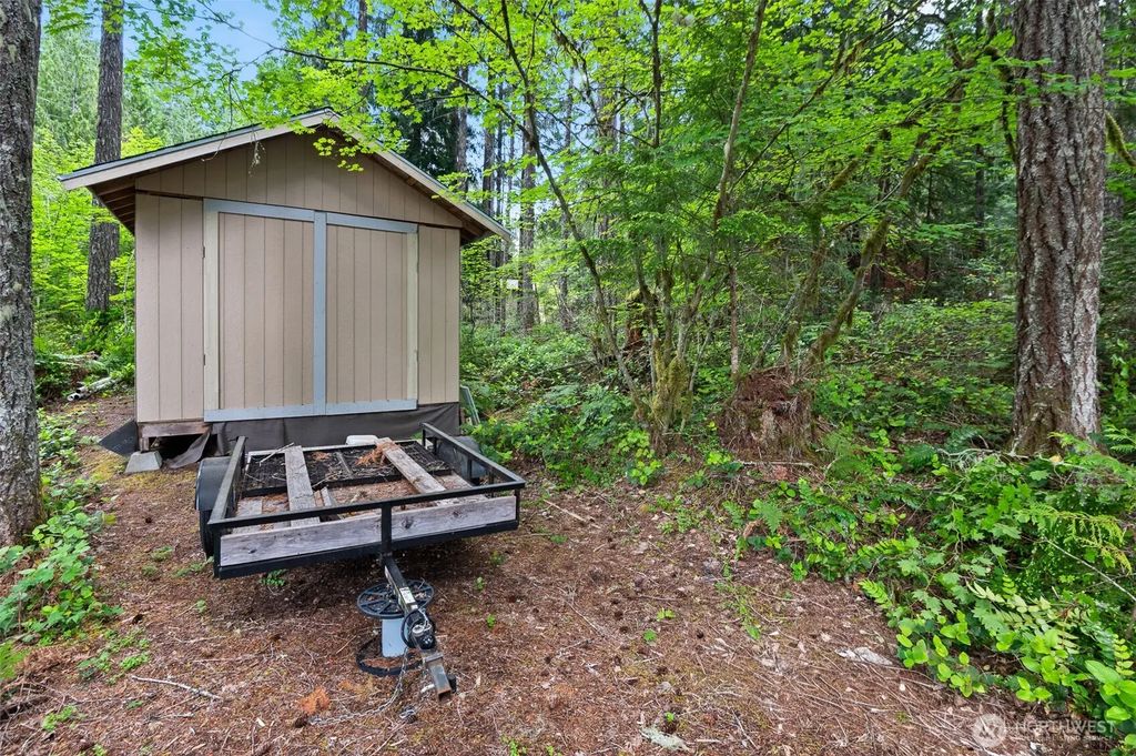 531 N Fairway Drive W, Hoodsport