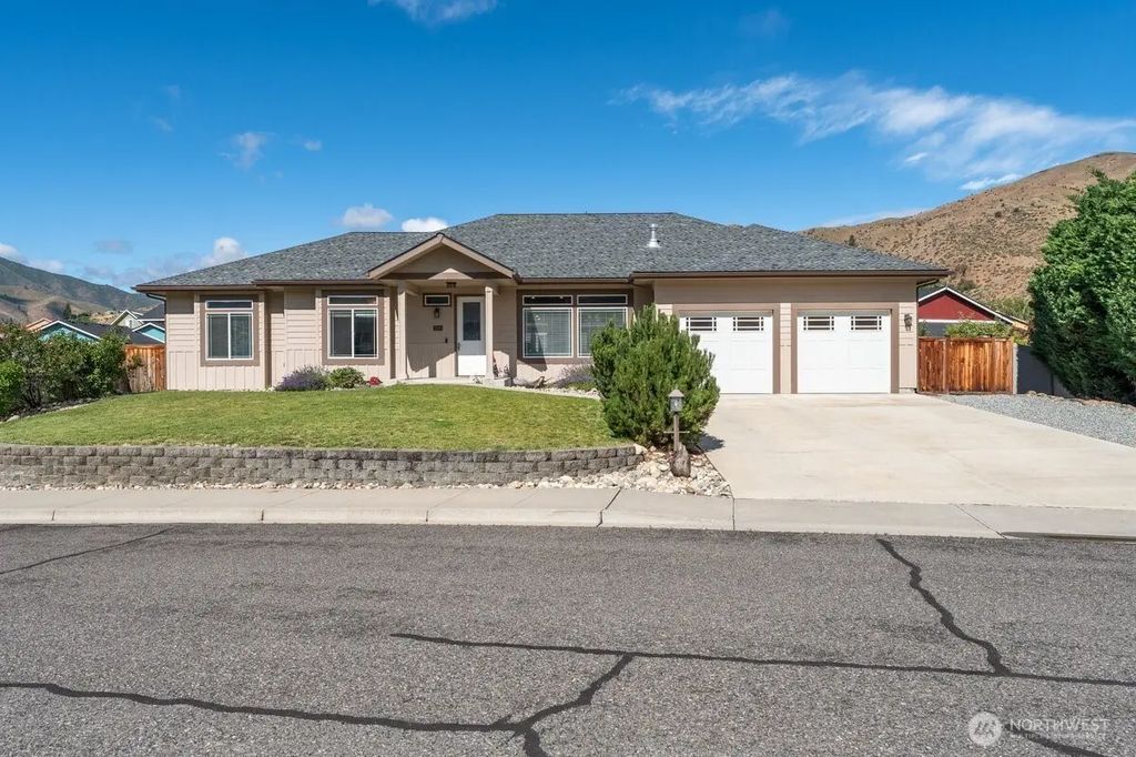 1020 Crest Loop, Entiat