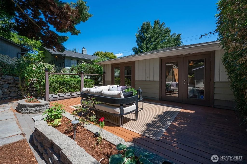 9515 Linden Avenue N, Seattle