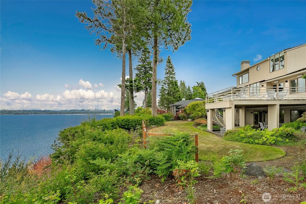 9157 Great Blue Heron Lane, Blaine