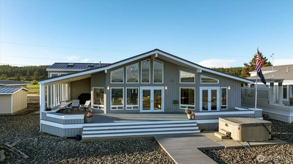 333 Keystone Avenue, Coupeville