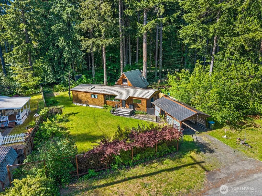 109 Mt Rainier Drive, Packwood