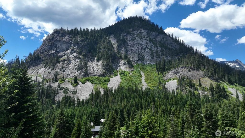 30 Saint Anton, Snoqualmie Pass