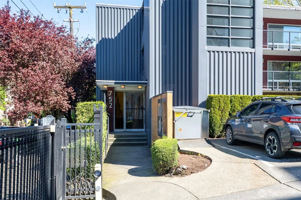 752 Bellevue Avenue E 208, Seattle
