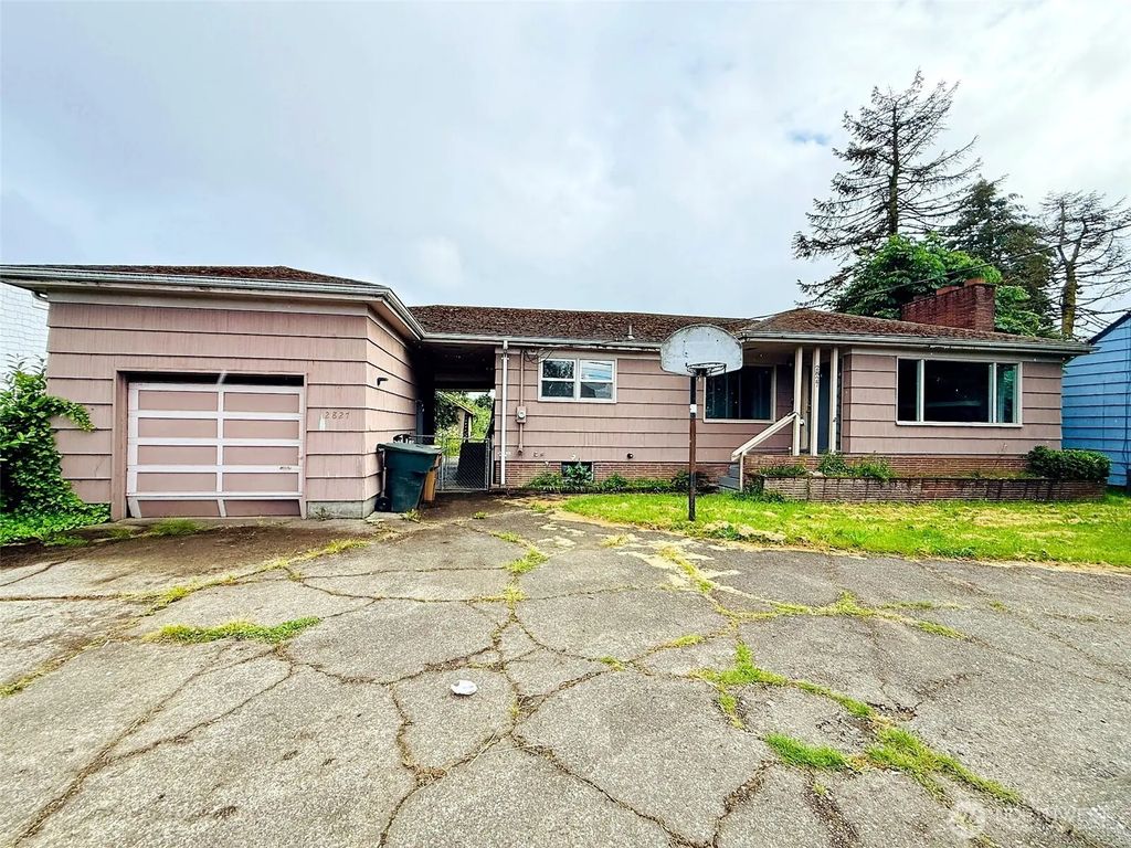 2827 Ocean Beach Highway, Longview