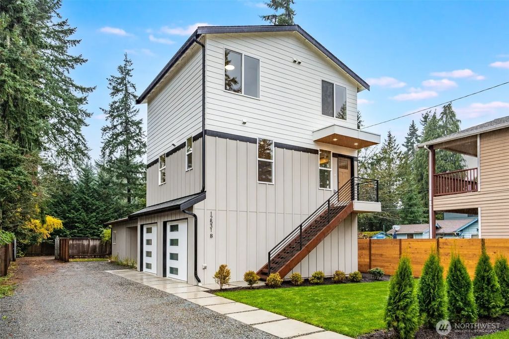12531 25th Avenue Ne B, Seattle